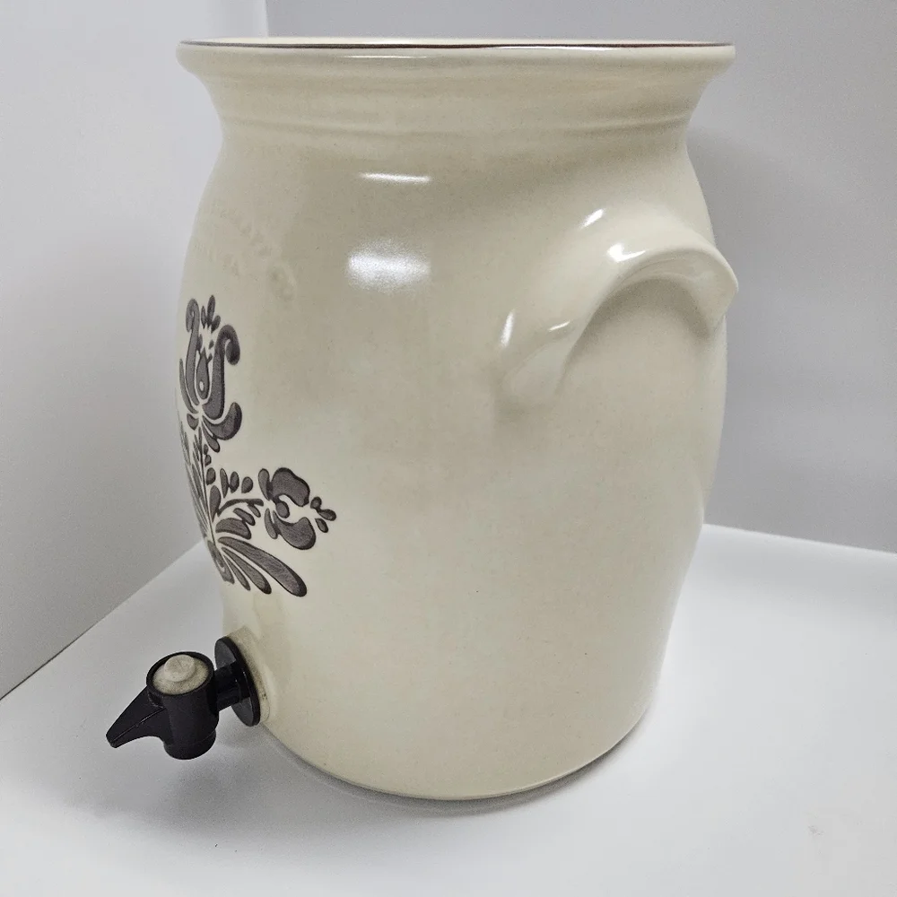 Vintage Pfaltzgraff Village Beverage Dispenser Crock with Lid 1 Gallon Stoneware